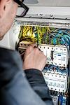 Professionele elektricien Alkmaar voert veilige elektrische installatie uit met moderne apparatuur